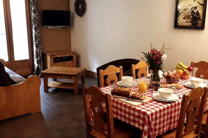 De woonkamer, van alle moderne gemakken voorzien. TV, Franse zenders, buitenlandse zenders, kanaal + kanalen, wifi.