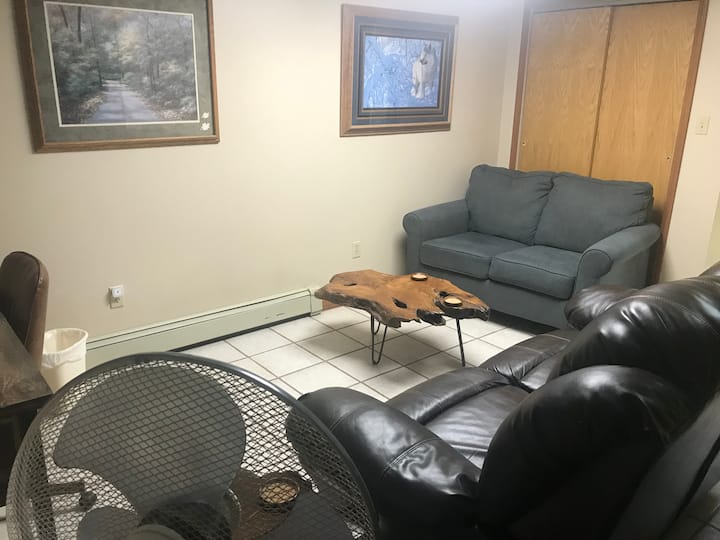 Lovely 2 Bedroom Apartment With 4 Person Hot Tub! - Deadwood, SD