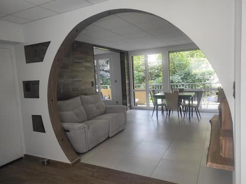 Successful Airbnb property: Break by the fire-balcony-parking-air conditioning in Bourgoin Jallieu
