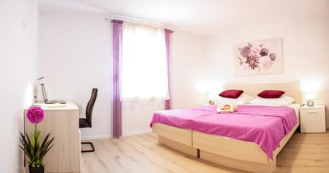 Successful Airbnb property: Julia's beautiful apartment for 6 with parking in Gradski Kotar Visoka