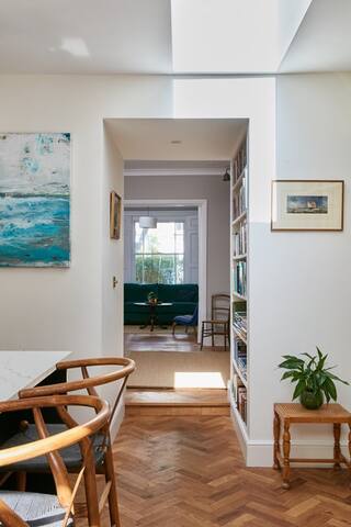 Beautifully presented entire London townhouse gallery image 3