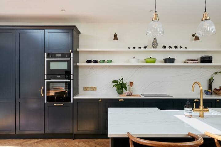 Beautifully presented entire London townhouse gallery image 2