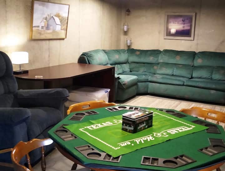 A second common area to relax quietly or make some noise together with the gaming tables.