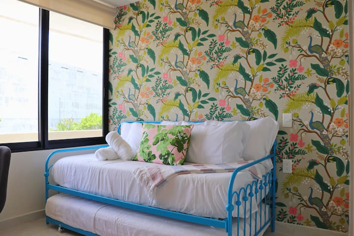 La 3er habitación tiene una litera de dos camas individuales / Bedroom with trundle bed (2 twin beds) .