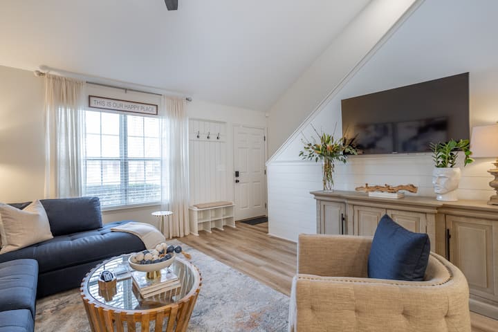 Luxury Living W/ Abundant Amenities - Tallahassee, FL