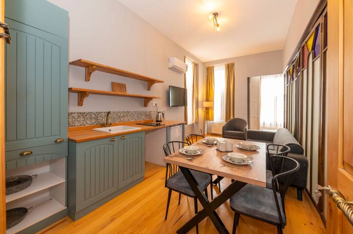 Whole Building For 32 People Nearby İstiklal gallery image 2