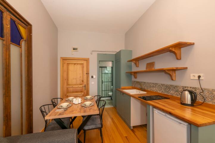 Whole Building For 32 People Nearby İstiklal gallery image 4