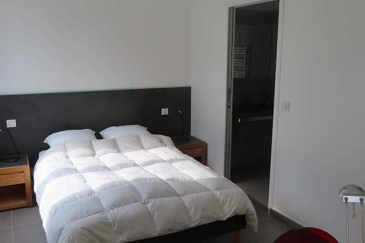 غرفة نوم 3 طابق أرضي + دش