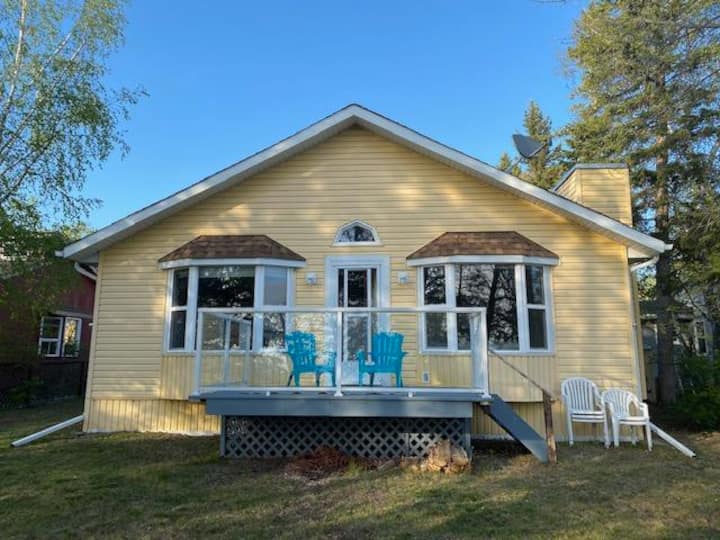 Lakefront 3 Bedroom Cottage Cottages for Rent in Bélair, Manitoba