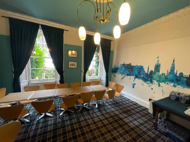 VICTORIAN TOWNHOUSE WITH 11 BEDROOMS IN EDINBURGH gallery image 3