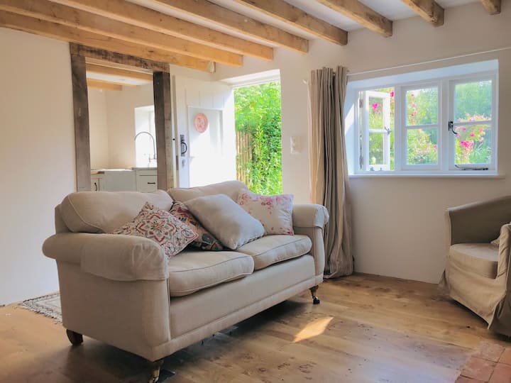 Thatched Cottage. Idyllic Romantic Riverside - Oxfordshire