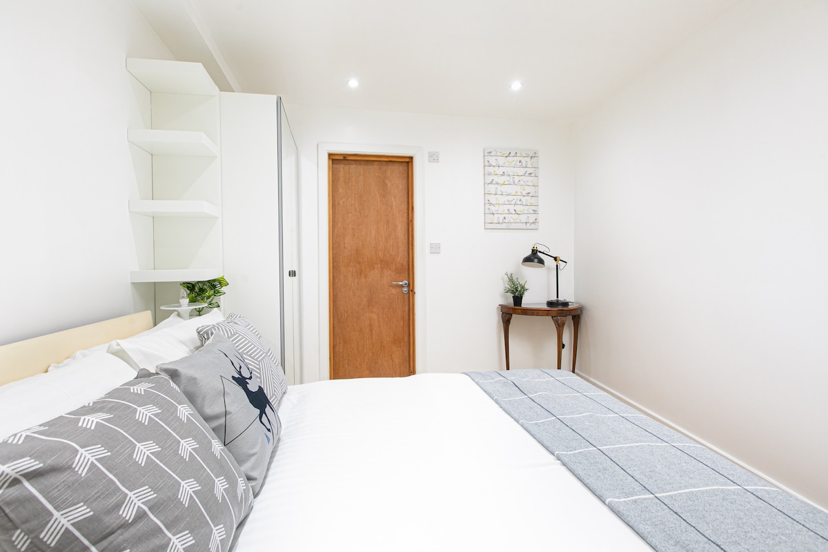 ห้องนอนสว่างสดใส