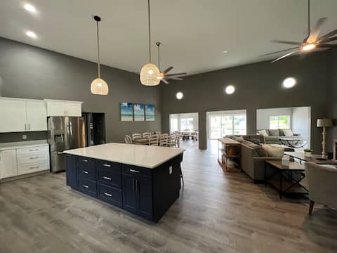 Spacious 4/2- Pool & boat dock