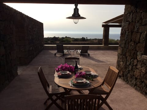 Annuncio Airbnb popolare: Dammuso di Giorgia a Pantelleria