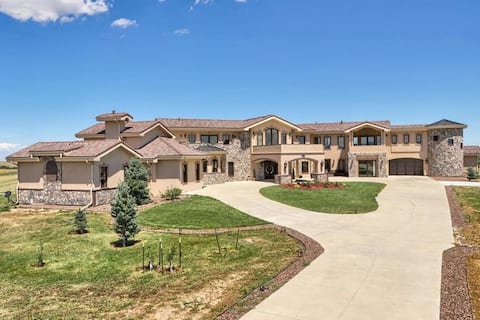 Luxury Mansion Retreat Sleeps 20+ Panoramic VIEWS!