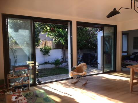 Quiet house on the outskirts of Paris (Pantin)