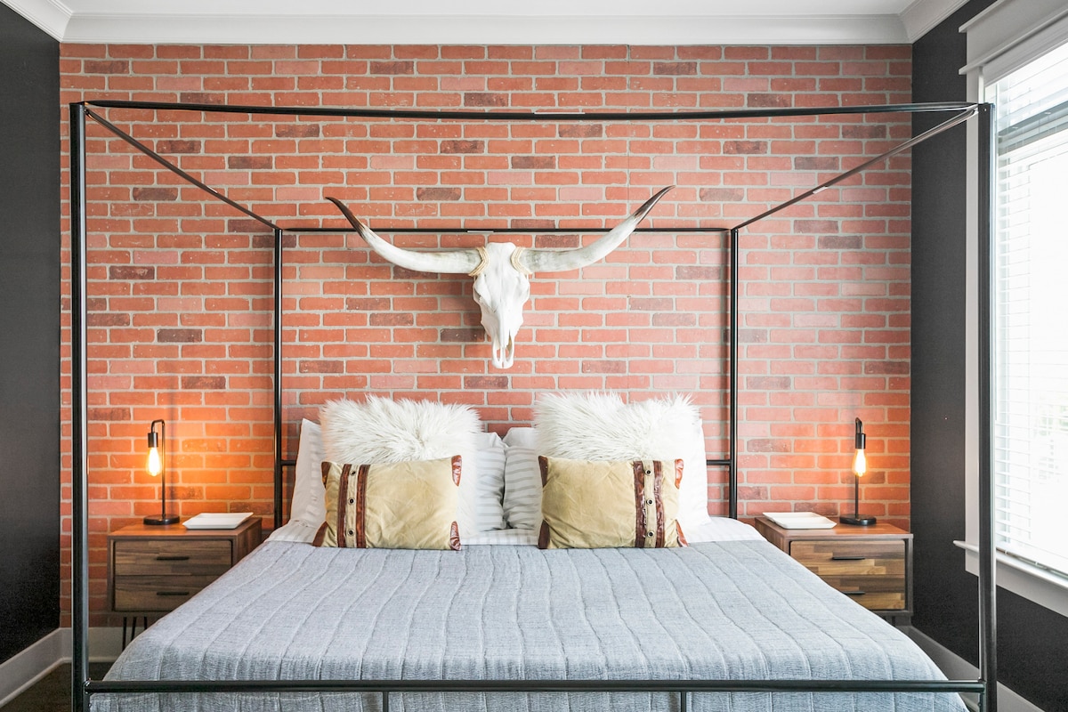 บ้าน A - ชั้นสองพร้อมเตียงคิงไซส์และห้องน้ำในตัว - ห้องนอนหลัก 