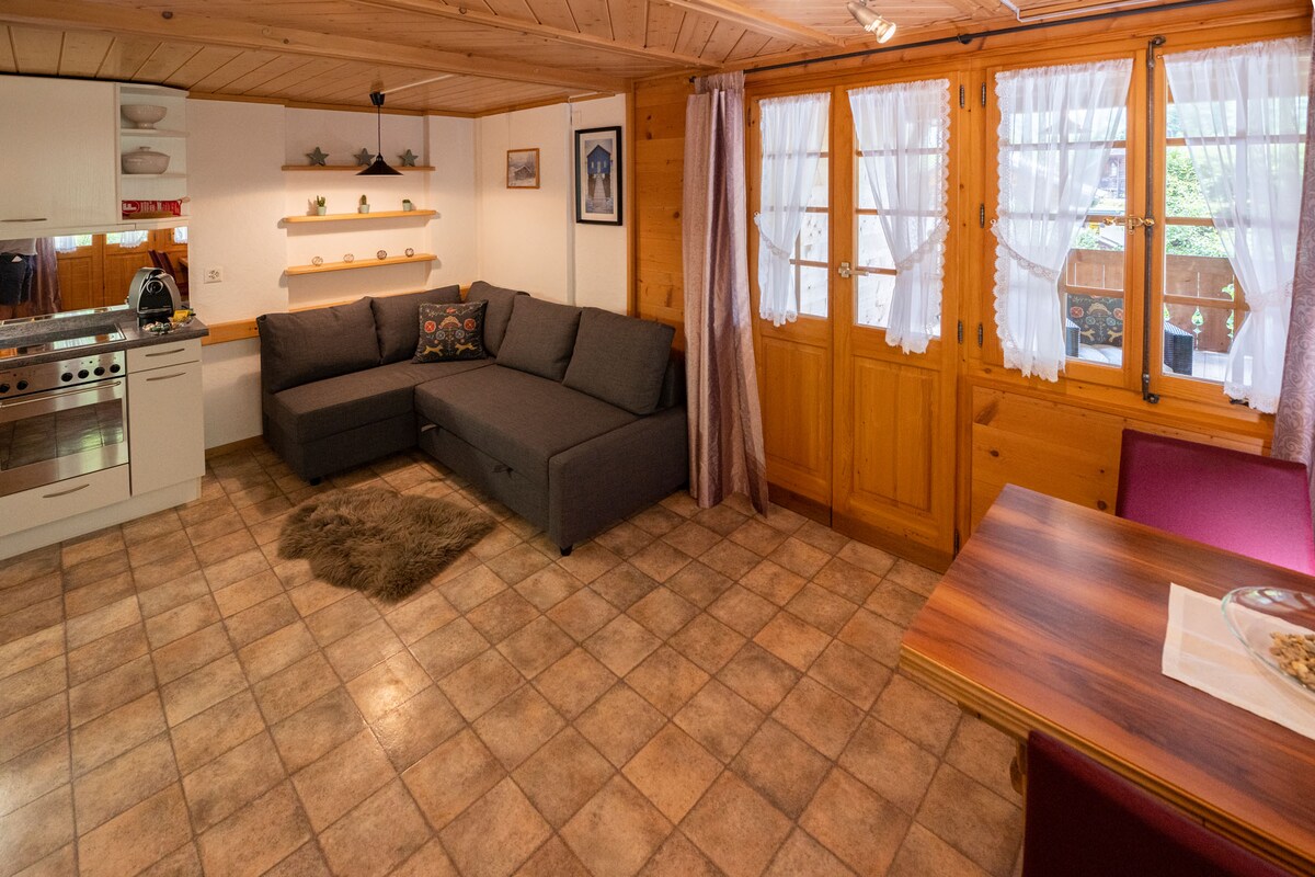 Top performing Airbnb: Staubbach Waterfall Apartment with Hot Tub in Lauterbrunnen