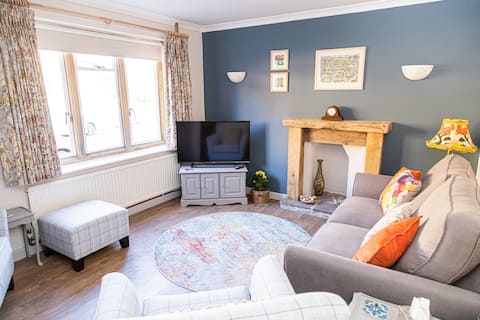 Popular Airbnb listing: Relax in charming Hinton St George & coast 35mins in Somerset