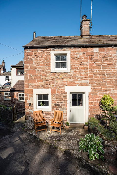 Charming 1 bedroom cottage close to Lake District