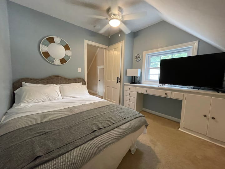 First bedroom upstairs - Queen bed with 43" 4K TV.  TV streaming available.