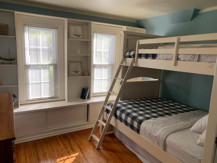 Middle bedroom with bunk bed (twin on top, full/double on bottom. + Pull out mattress below.