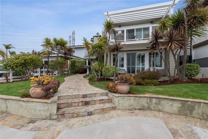 Magnificent Ocean View Beach House gallery image 3