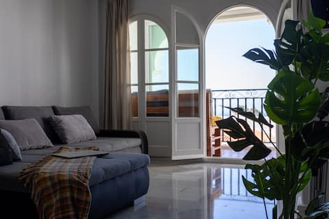 Popular Airbnb listing: Sun-Filled 2BR Apartment w/ Terrace & Sea Views in Mijas
