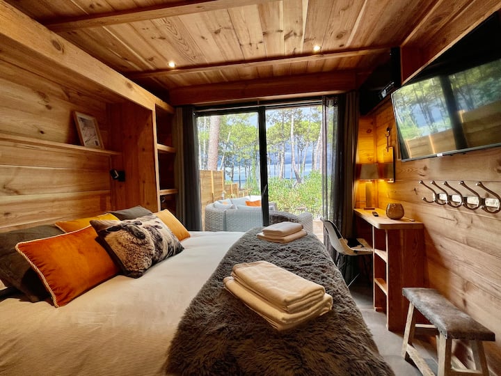 ห้องพักริมทะเลสาบเข้าถึงชานได้โดยตรง