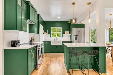 Beautiful Vintage Home in the Heart of Camas 5Beds