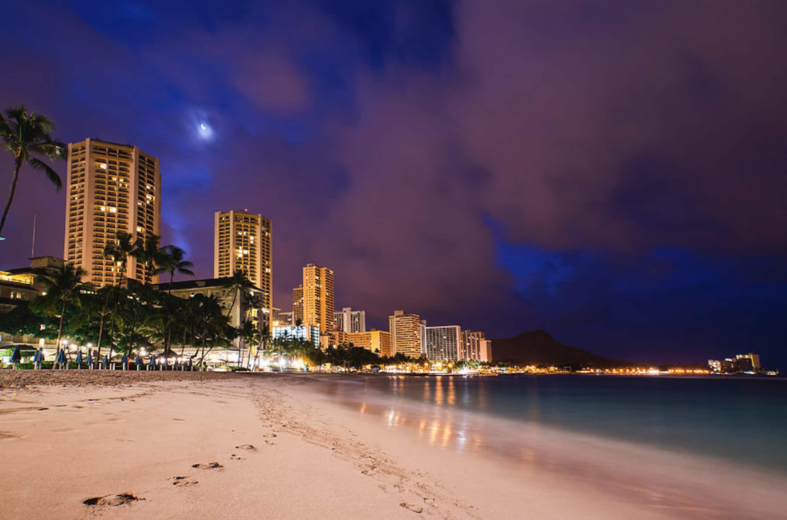 Condo in Honolulu · ★4.69 · Studio · 1 bed · 1 shared bath - Image 12