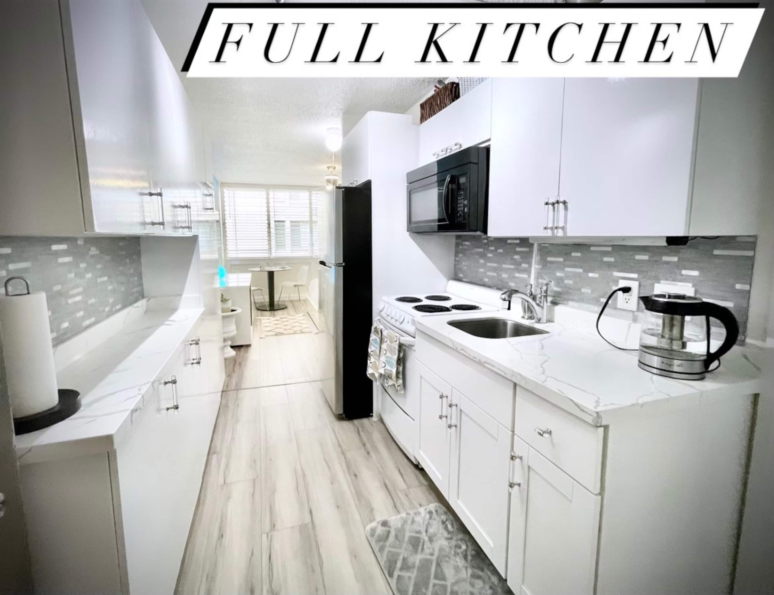 Condo in Honolulu · ★4.69 · Studio · 1 bed · 1 shared bath - Image 2