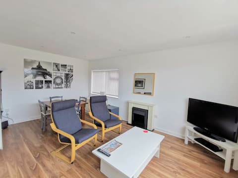 Successful Airbnb property: The Hazels. A cheerful 2 bed bungalow with parking in Sutton Coldfield