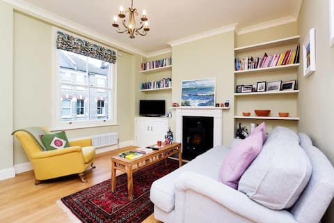 Top performing Airbnb: Charming quiet flat with roof garden in Lambeth