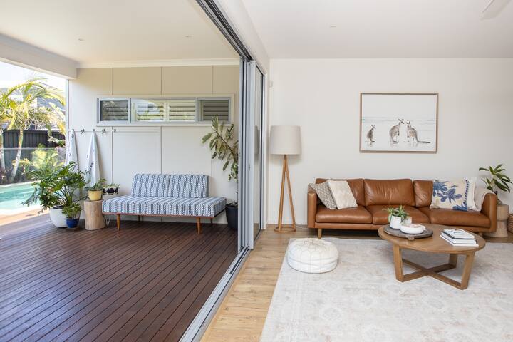 Breezy beachside house with pool. Walk to Salt