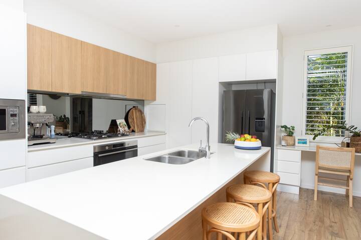 Breezy beachside house with pool. Walk to Salt gallery image 4