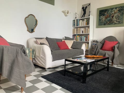 Top Airbnb: Charming beachfront apartment in Saint Cyr Sur Mer