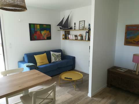 Successful Airbnb property: Studio with a terrace in Roscoff