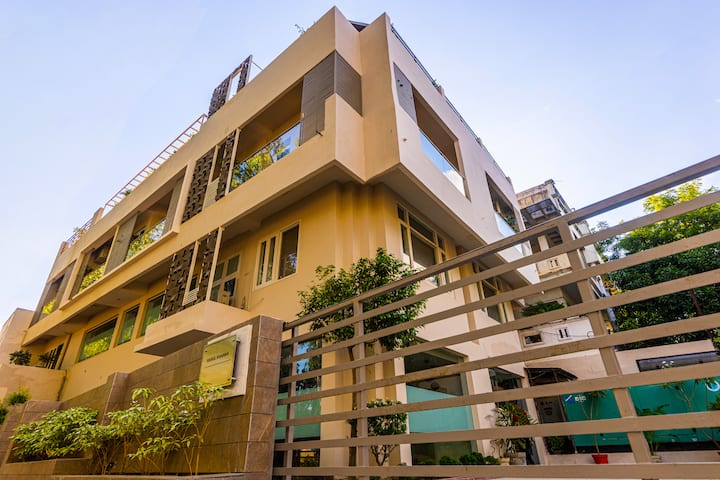 Elegant 11BHK Villa | 50 Guests I Gomti Nagar