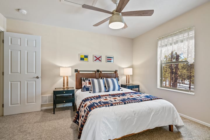 楼上标准双人床卧室