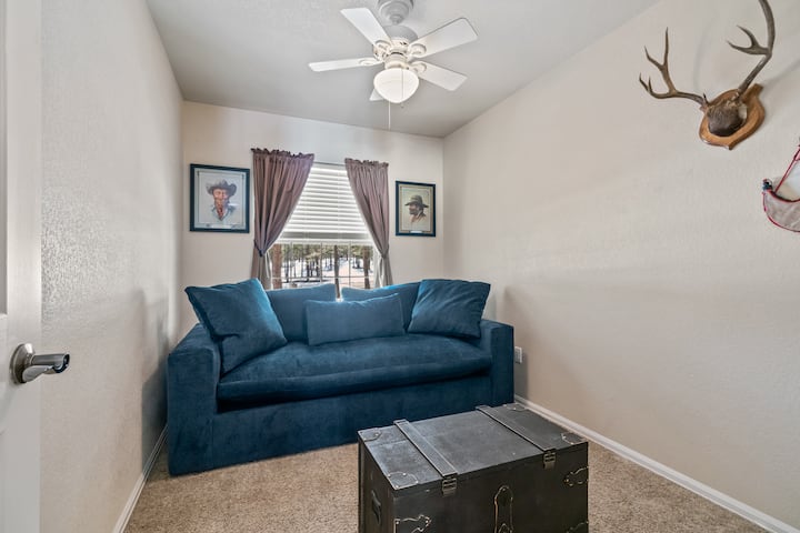 一楼有标准双人沙发床