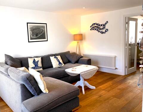 Top performing Airbnb: Pebble Cottage in the heart of Bembridge in Bembridge