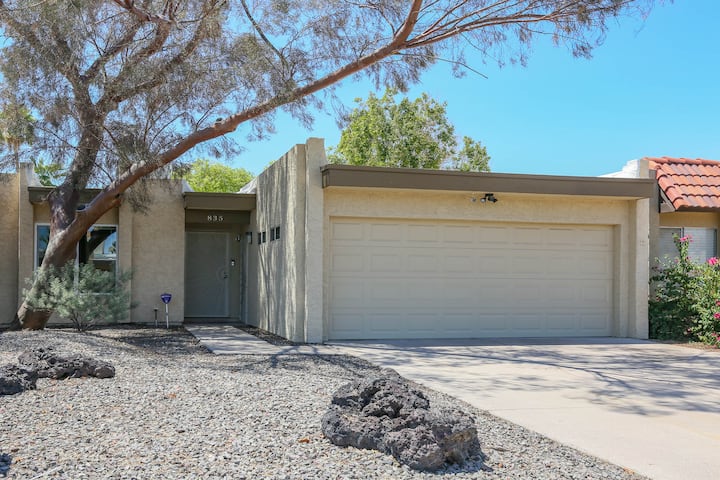 Charming, Single Level Tempe Townhouse.