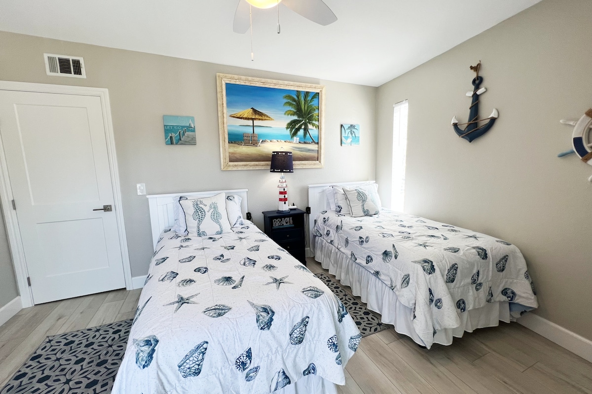 Spavaća soba s 2 odvojena kreveta, TV