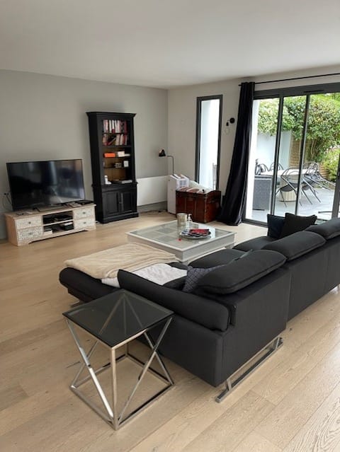 Beautiful Villa with Terrace, BBQ and Garden