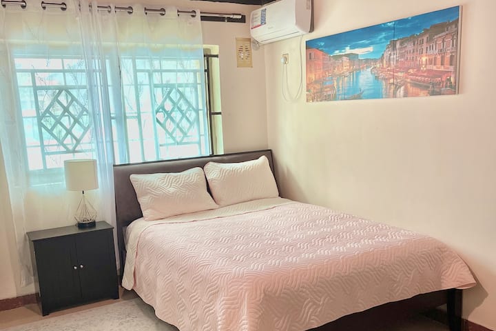 „Амстердам “, спалня №3, втори етаж.