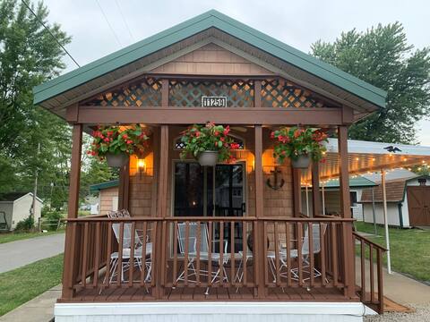 The Kiowa Corner Getaway-5 min walk to Indian Lake