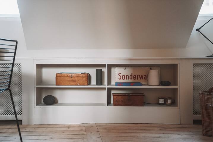 Cosy loft apartment w. private rooftop in hip area gallery image 5