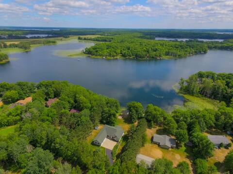 Amazing Lakefront Property! Sleeps 13. Starlink
