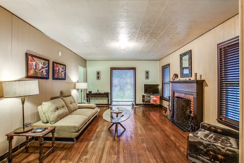 Top performing Airbnb: Tropical Sunset Bungalow w/ Pool & Hot Tub in L.O. Daniel